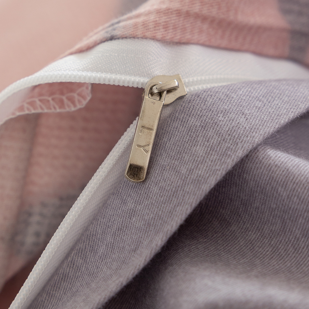 91家纺网 家纺一手货源 找家纺 绫韵家纺 2025秋冬新品生态全棉磨毛冬季纯棉磨毛四件套系列 欣恬灰