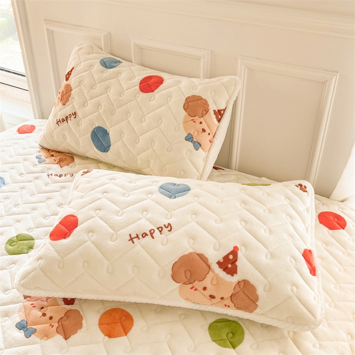 91家纺网 家纺一手货源 找家纺 小萌虎 2025新款A类防静电牛奶绒印花夹棉床笠 波点狗