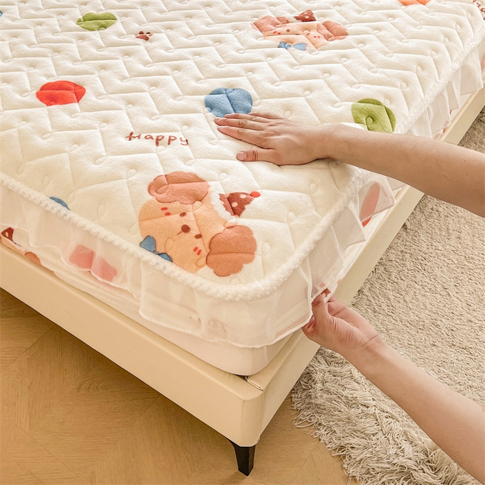 91家纺网 家纺一手货源 找家纺 小萌虎 2025新款A类防静电牛奶绒印花夹棉床笠 波点狗