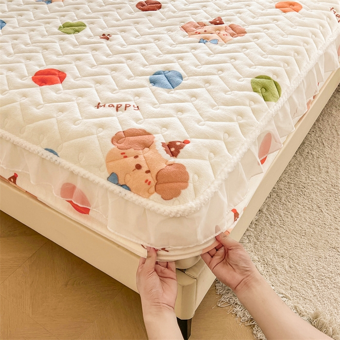 91家纺网 家纺一手货源 找家纺 小萌虎 2025新款A类防静电牛奶绒印花夹棉床笠 波点狗