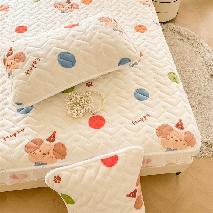 91家纺网 家纺一手货源 找家纺 小萌虎 2025新款A类防静电牛奶绒印花夹棉床笠 波点狗