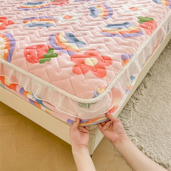 91家纺网 家纺一手货源 找家纺 小萌虎 2025新款A类防静电牛奶绒印花夹棉床笠 彩虹乐园