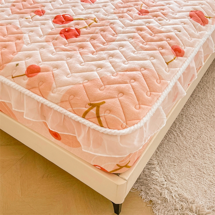 91家纺网 家纺一手货源 找家纺 小萌虎 2025新款A类防静电牛奶绒印花夹棉床笠 大樱桃