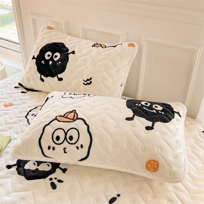 91家纺网 家纺一手货源 找家纺 小萌虎 2025新款A类防静电牛奶绒印花夹棉床笠 黑豆精灵