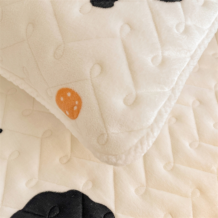 91家纺网 家纺一手货源 找家纺 小萌虎 2025新款A类防静电牛奶绒印花夹棉床笠 黑豆精灵