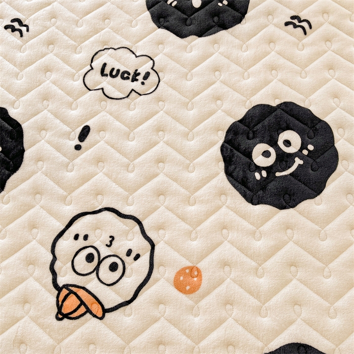 91家纺网 家纺一手货源 找家纺 小萌虎 2025新款A类防静电牛奶绒印花夹棉床笠 黑豆精灵