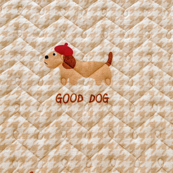 91家纺网 家纺一手货源 找家纺 小萌虎 2025新款A类防静电牛奶绒印花夹棉床笠 腊肠犬