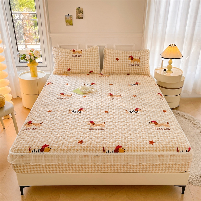 91家纺网 家纺一手货源 找家纺 小萌虎 2025新款A类防静电牛奶绒印花夹棉床笠 腊肠犬