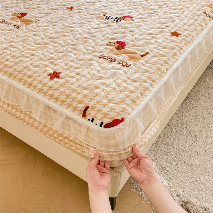 91家纺网 家纺一手货源 找家纺 小萌虎 2025新款A类防静电牛奶绒印花夹棉床笠 腊肠犬