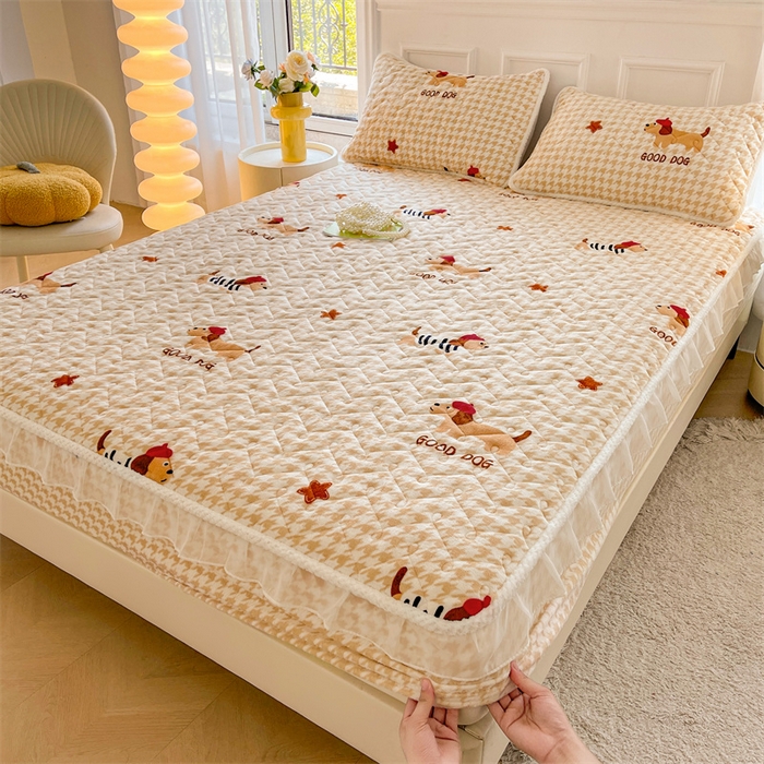 91家纺网 家纺一手货源 找家纺 小萌虎 2025新款A类防静电牛奶绒印花夹棉床笠 腊肠犬