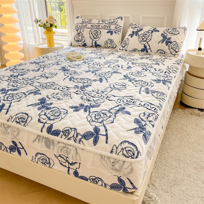 91家纺网 家纺一手货源 找家纺 小萌虎 2025新款A类防静电牛奶绒印花夹棉床笠 玫瑰物语