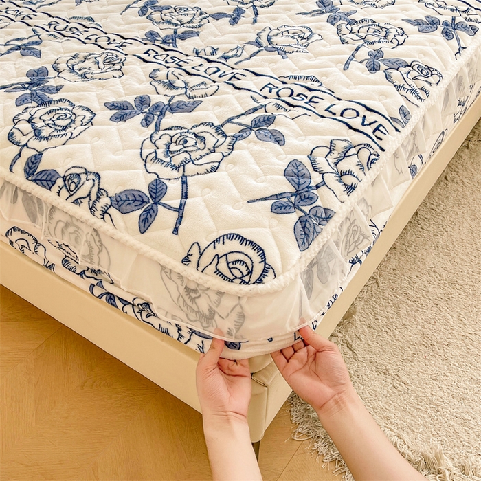 91家纺网 家纺一手货源 找家纺 小萌虎 2025新款A类防静电牛奶绒印花夹棉床笠 玫瑰物语