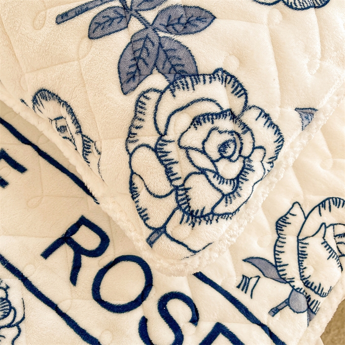 91家纺网 家纺一手货源 找家纺 小萌虎 2025新款A类防静电牛奶绒印花夹棉床笠 玫瑰物语