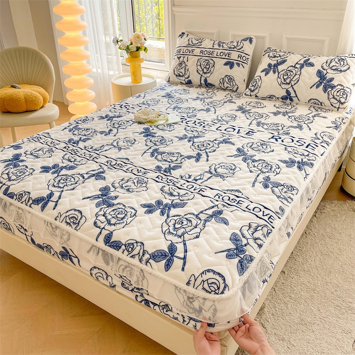 91家纺网 家纺一手货源 找家纺 小萌虎 2025新款A类防静电牛奶绒印花夹棉床笠 玫瑰物语