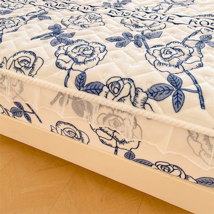 91家纺网 家纺一手货源 找家纺 小萌虎 2025新款A类防静电牛奶绒印花夹棉床笠 玫瑰物语