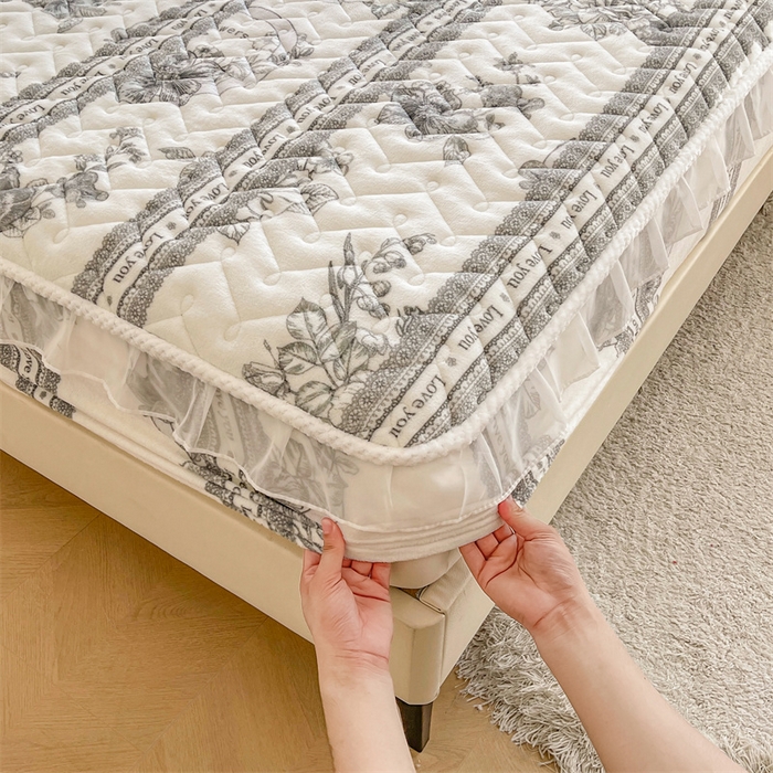 91家纺网 家纺一手货源 找家纺 小萌虎 2025新款A类防静电牛奶绒印花夹棉床笠 秘境