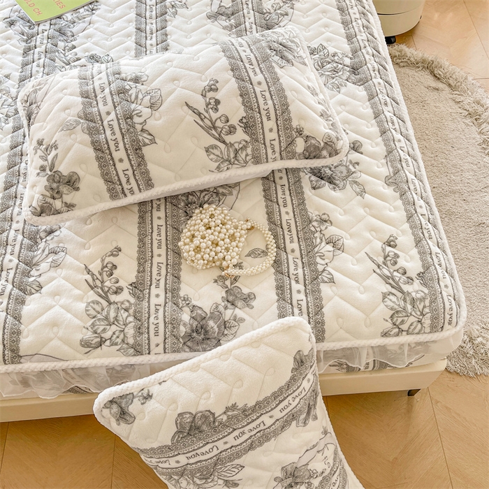 91家纺网 家纺一手货源 找家纺 小萌虎 2025新款A类防静电牛奶绒印花夹棉床笠 秘境