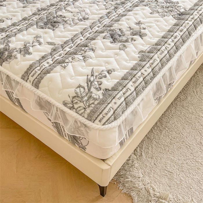 91家纺网 家纺一手货源 找家纺 小萌虎 2025新款A类防静电牛奶绒印花夹棉床笠 秘境