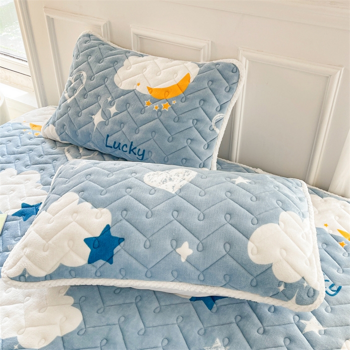 91家纺网 家纺一手货源 找家纺 小萌虎 2025新款A类防静电牛奶绒印花夹棉床笠 在云端