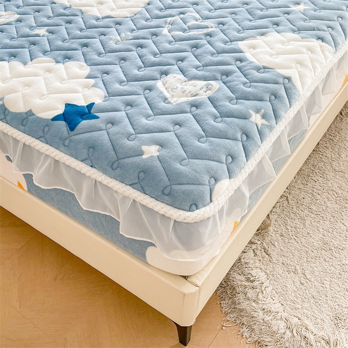 91家纺网 家纺一手货源 找家纺 小萌虎 2025新款A类防静电牛奶绒印花夹棉床笠 在云端