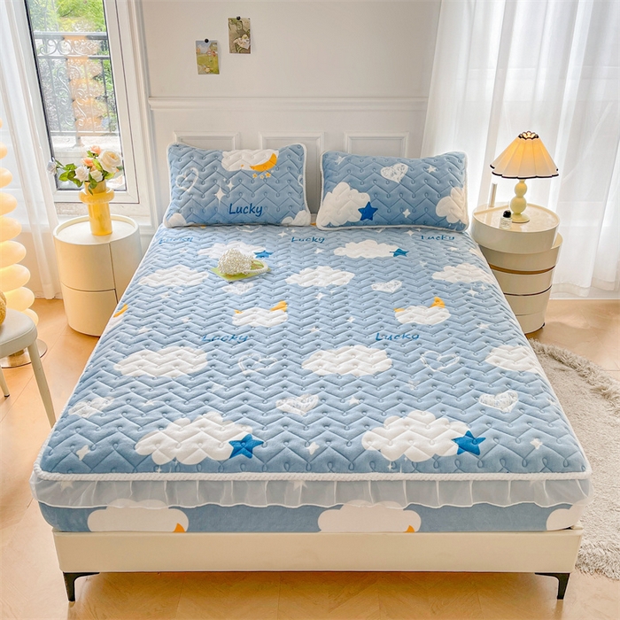 91家纺网 家纺一手货源 找家纺 小萌虎 2025新款A类防静电牛奶绒印花夹棉床笠 在云端