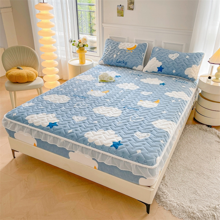 91家纺网 家纺一手货源 找家纺 小萌虎 2025新款A类防静电牛奶绒印花夹棉床笠 在云端