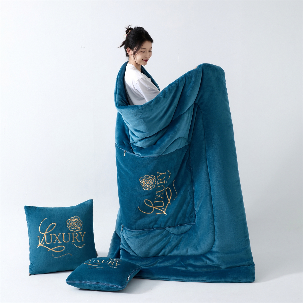 91家纺网 家纺一手货源 找家纺 吉利家居 2024新款牛奶绒星空鹿多功能抱枕 梅花鹿-香芋紫