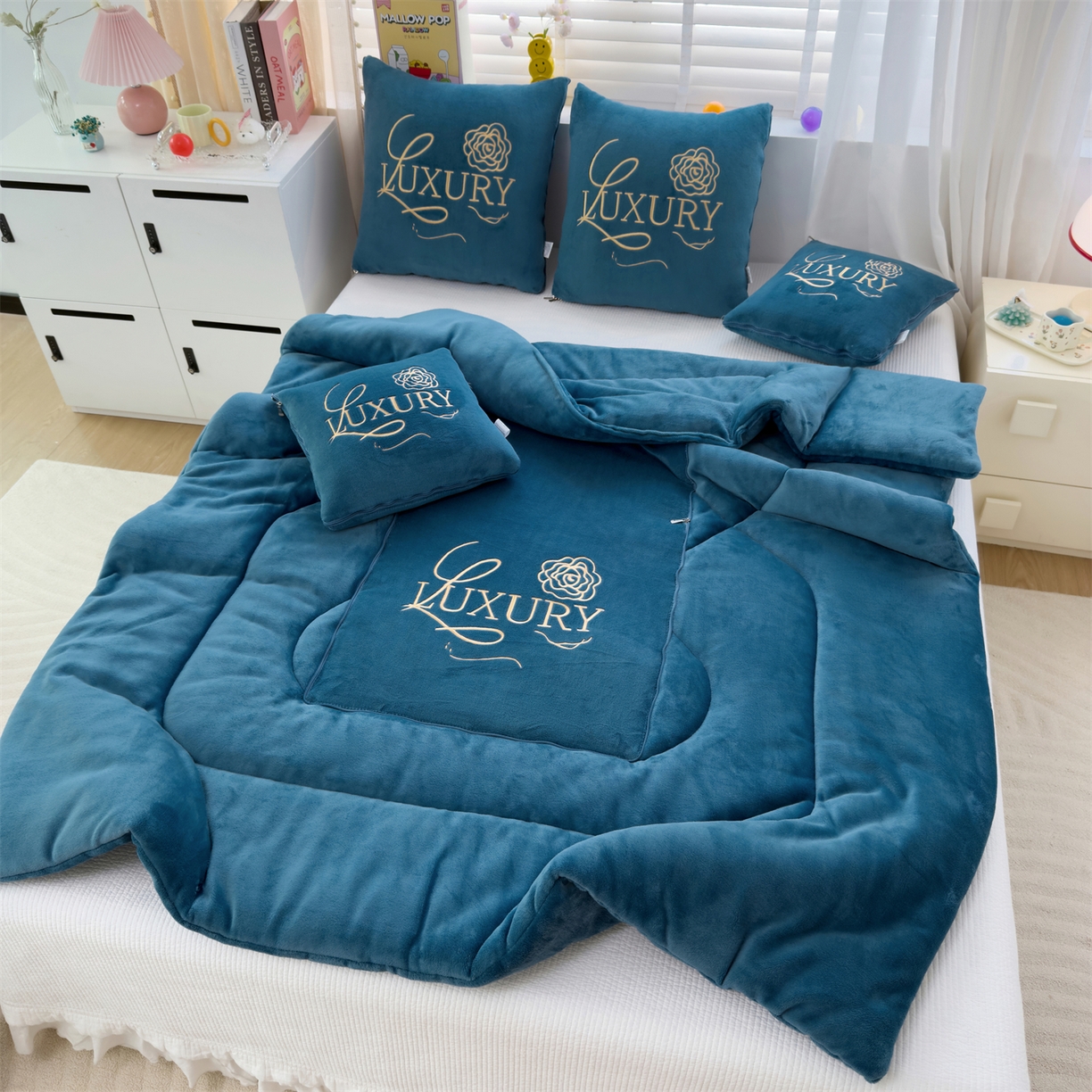 91家纺网 家纺一手货源 找家纺 （总）2025款牛奶绒多功能抱枕被-玫瑰绒语