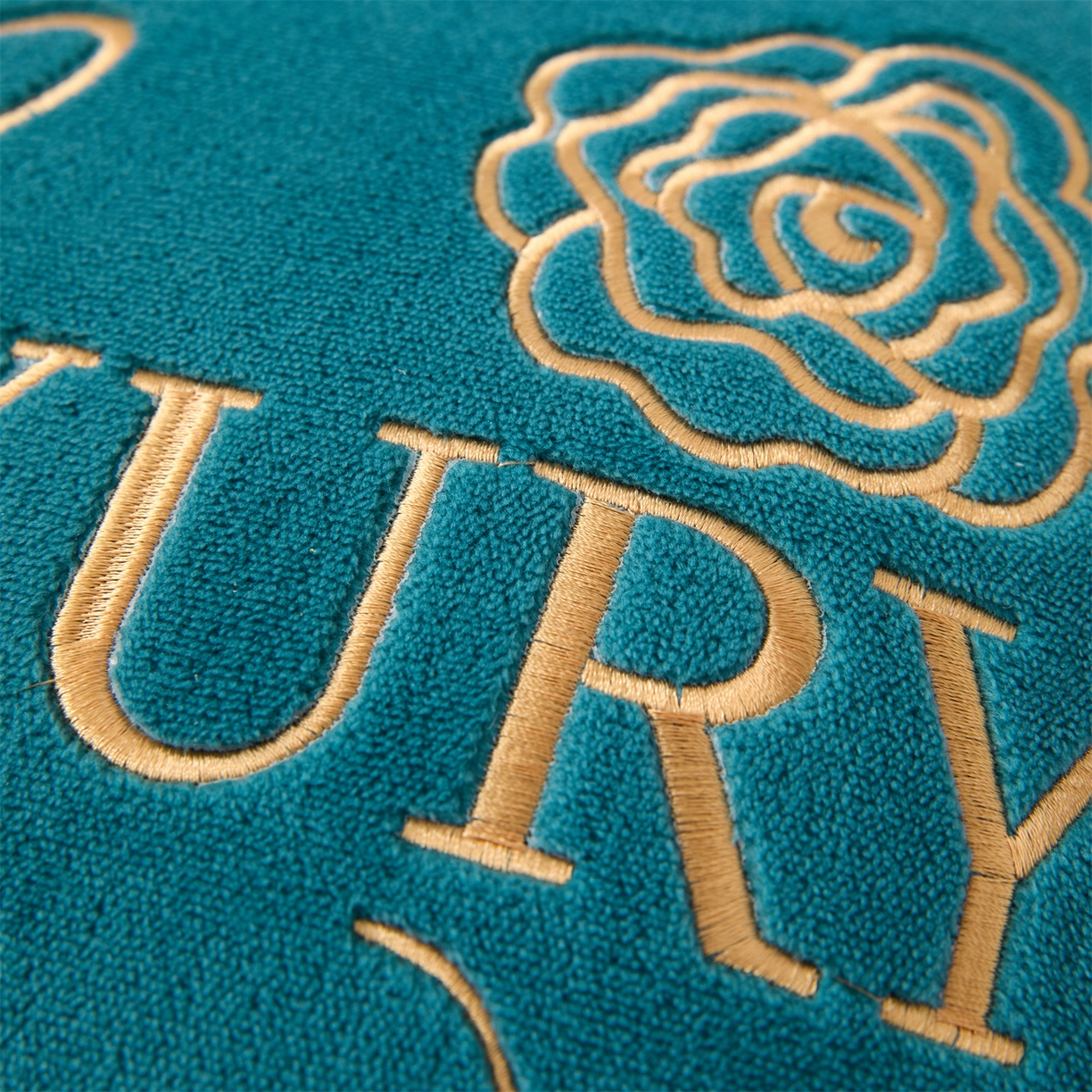 91家纺网 家纺一手货源 找家纺 2025款牛奶绒多功能抱枕被-玫瑰绒语 橄榄绿