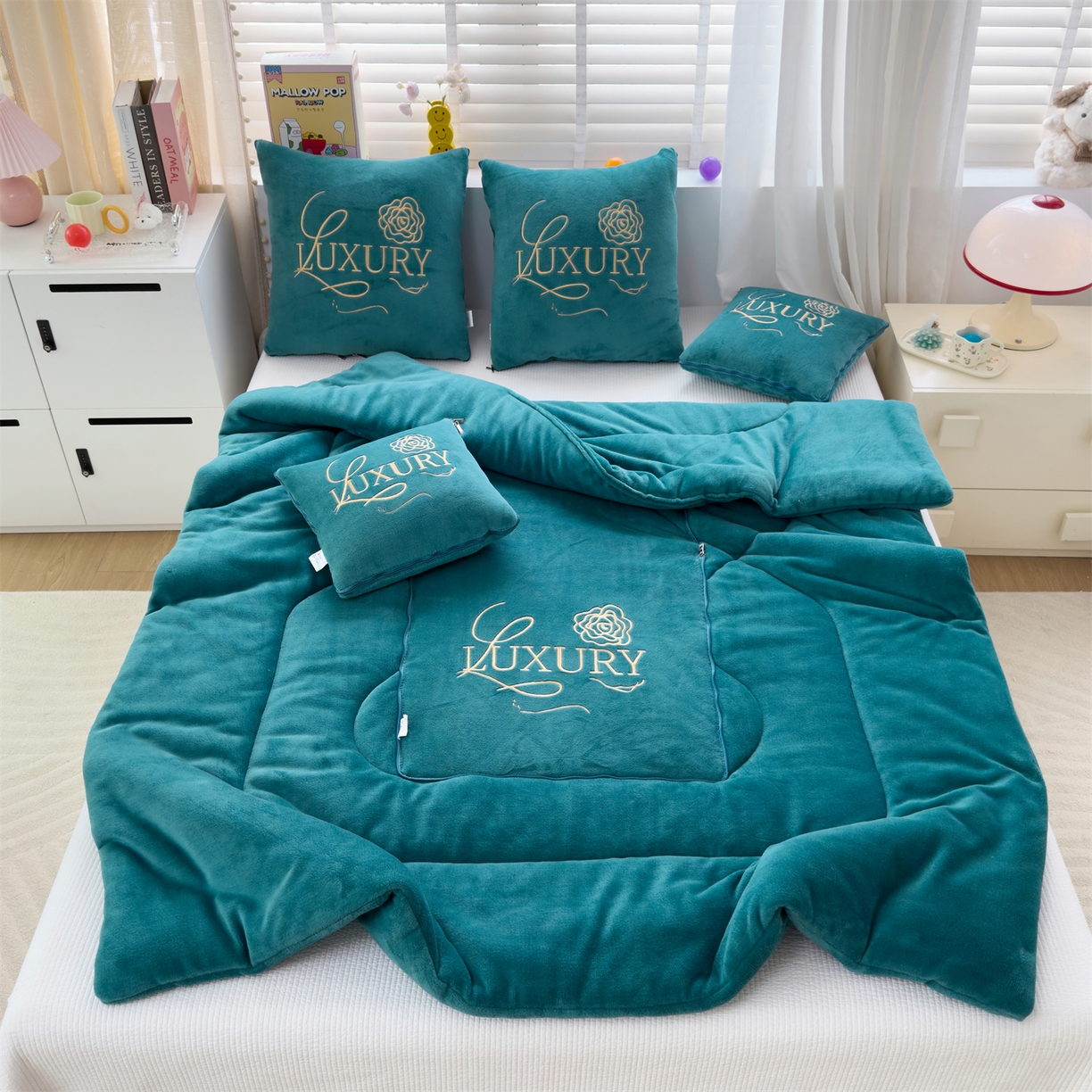 91家纺网 家纺一手货源 找家纺 2025款牛奶绒多功能抱枕被-玫瑰绒语 橄榄绿