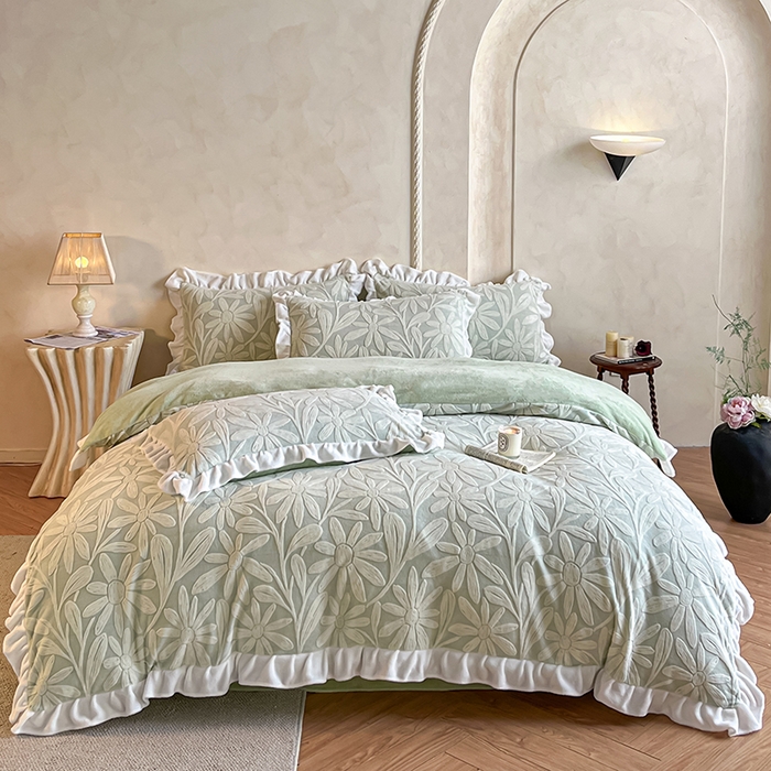 91家纺网 家纺一手货源 找家纺 澳梵家居 2025新款雕花牛奶绒韩版四件套-竹影柔柔 漫调花语-绿