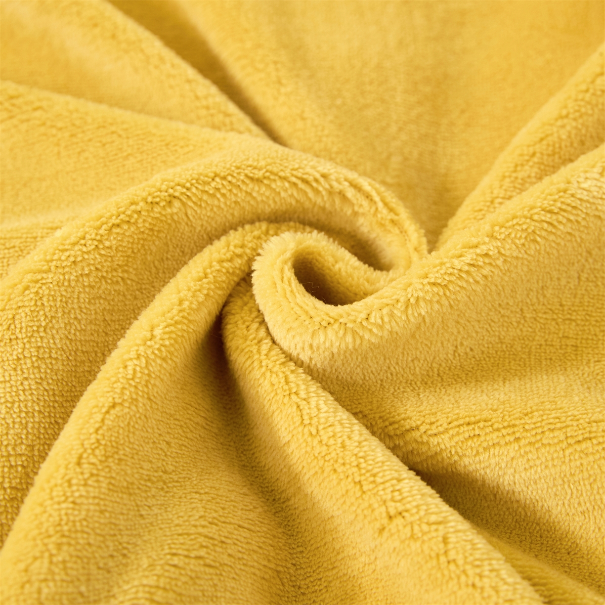 91家纺网 家纺一手货源 找家纺 2025款牛奶绒多功能抱枕被-玫瑰绒语 柠檬黄