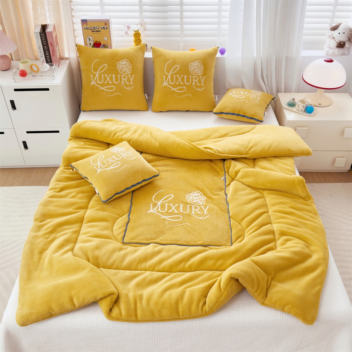 91家纺网 家纺一手货源 找家纺 2025款牛奶绒多功能抱枕被-玫瑰绒语 柠檬黄