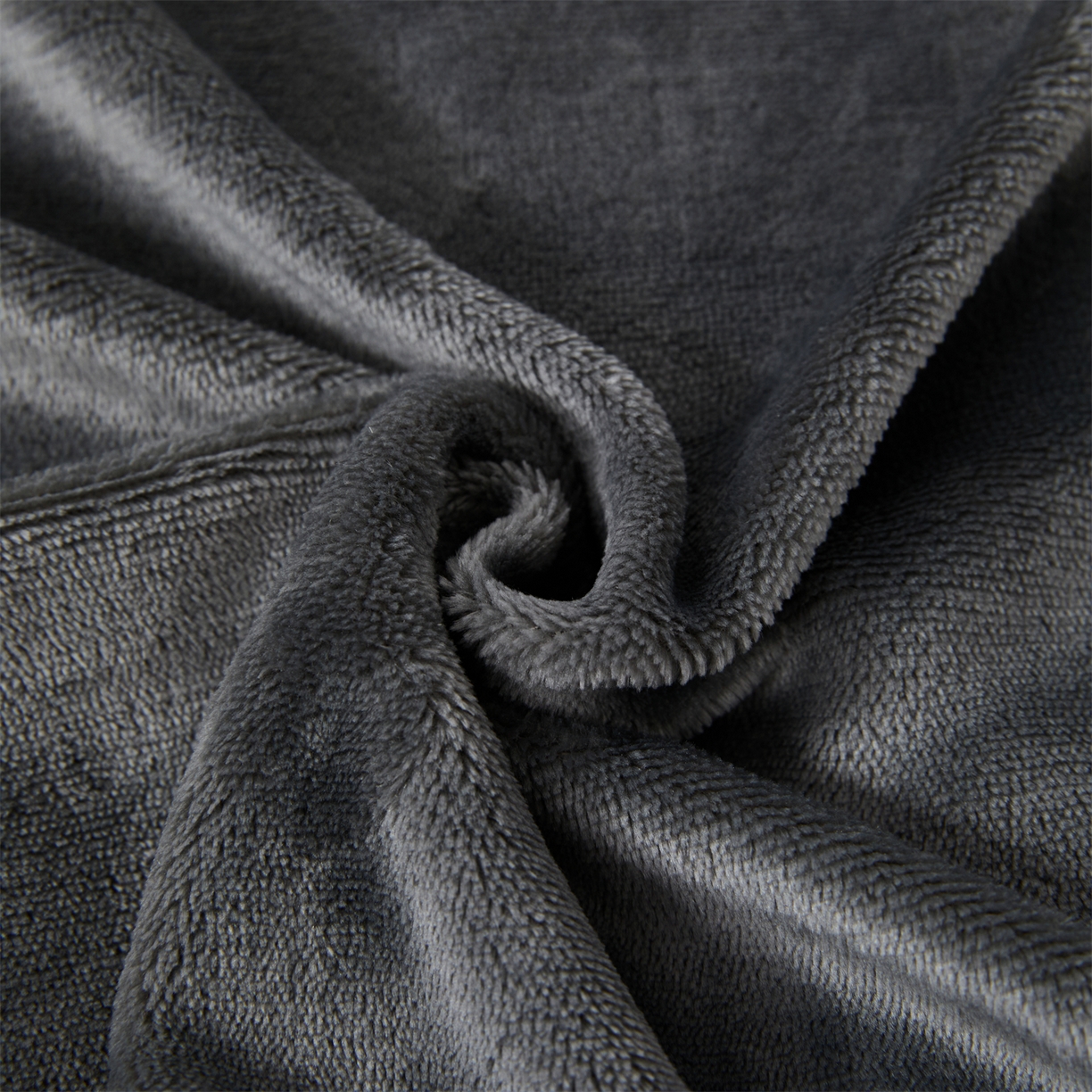 91家纺网 家纺一手货源 找家纺 2025款牛奶绒多功能抱枕被-玫瑰绒语 绅士灰