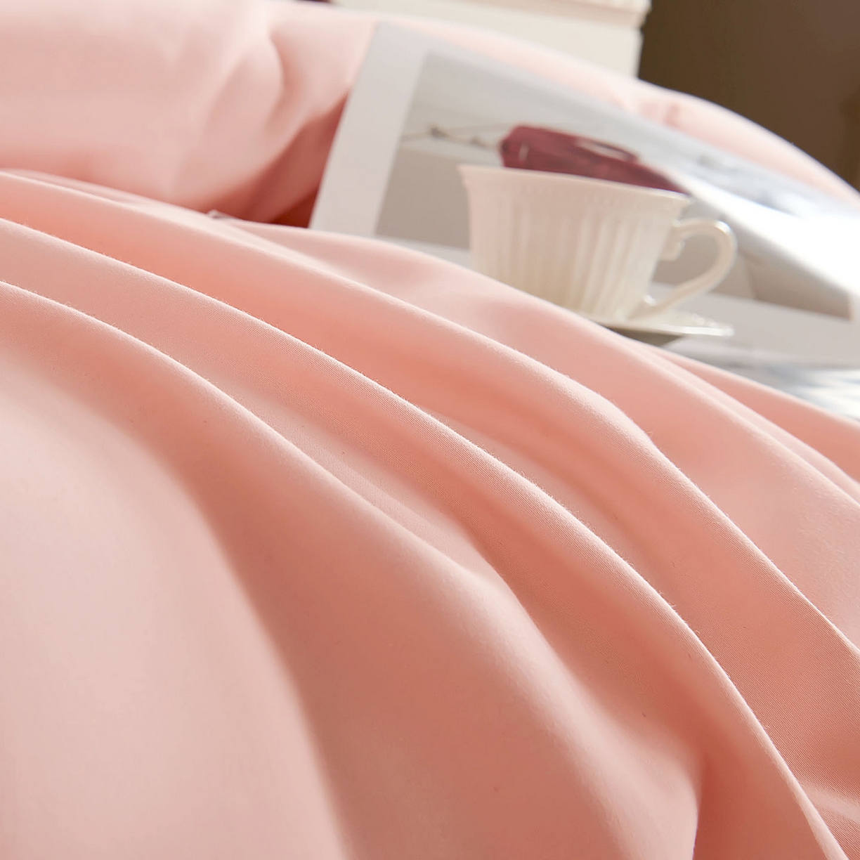 91家纺网 家纺一手货源 找家纺 U品汇 2025新品60S双股120支长绒棉加厚全棉纯棉磨毛刺绣花四件套超细磨毛宽边款礼盒装 巴黎春天-糖粉