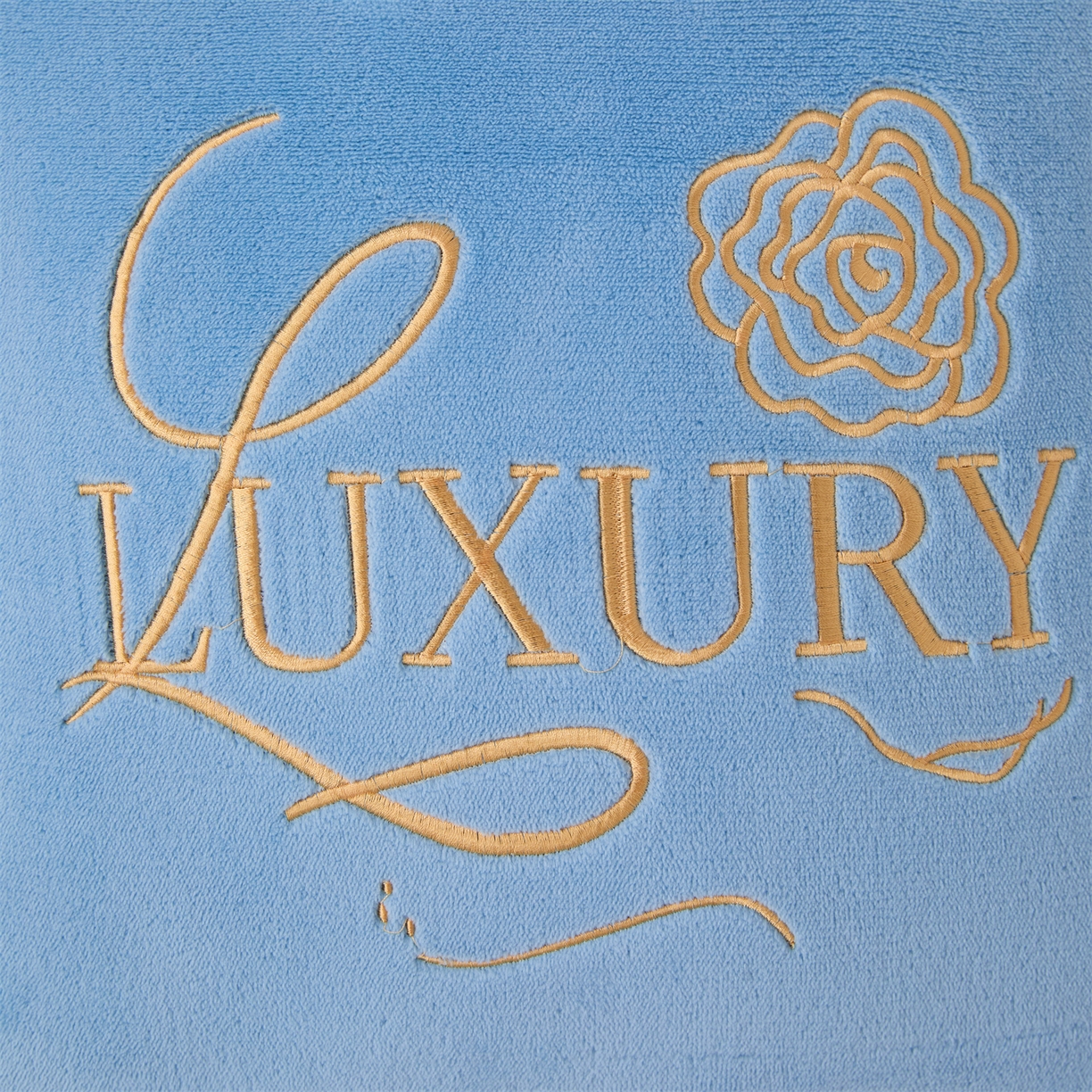 91家纺网 家纺一手货源 找家纺 2025款牛奶绒多功能抱枕被-玫瑰绒语 天空蓝