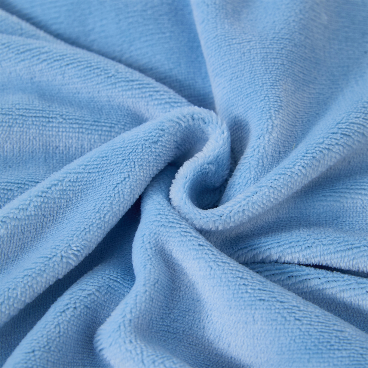 91家纺网 家纺一手货源 找家纺 2025款牛奶绒多功能抱枕被-玫瑰绒语 天空蓝