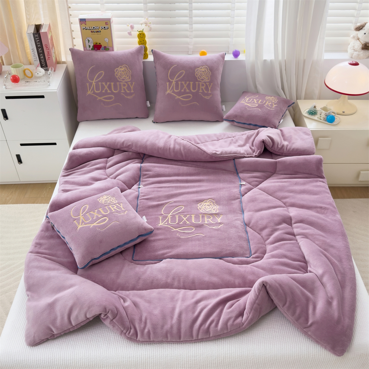 91家纺网 家纺一手货源 找家纺 2025款牛奶绒多功能抱枕被-玫瑰绒语 香芋紫