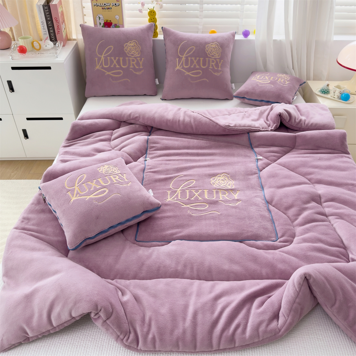 91家纺网 家纺一手货源 找家纺 2025款牛奶绒多功能抱枕被-玫瑰绒语 香芋紫