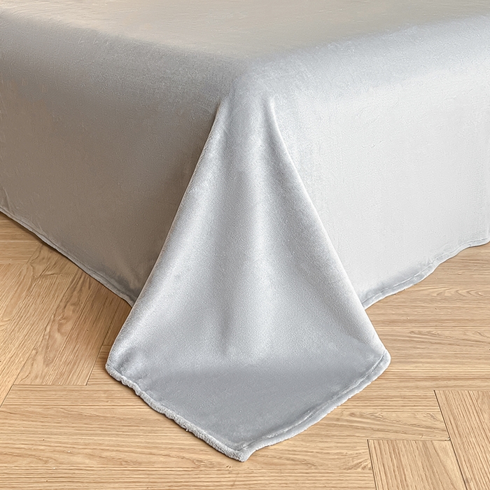 91家纺网 家纺一手货源 找家纺 澳梵家居 2025新款雕花牛奶绒韩版四件套-竹影柔柔 灰绿蝴蝶结