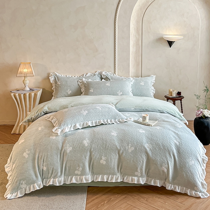 澳梵家居 2025新款雕花牛奶绒韩版四件套-竹影柔柔 灰绿樱桃