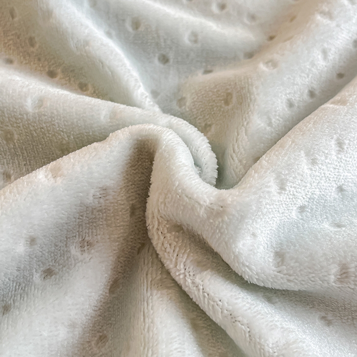 91家纺网 家纺一手货源 找家纺 澳梵家居 2025新款雕花牛奶绒韩版四件套-竹影柔柔 灰绿樱桃