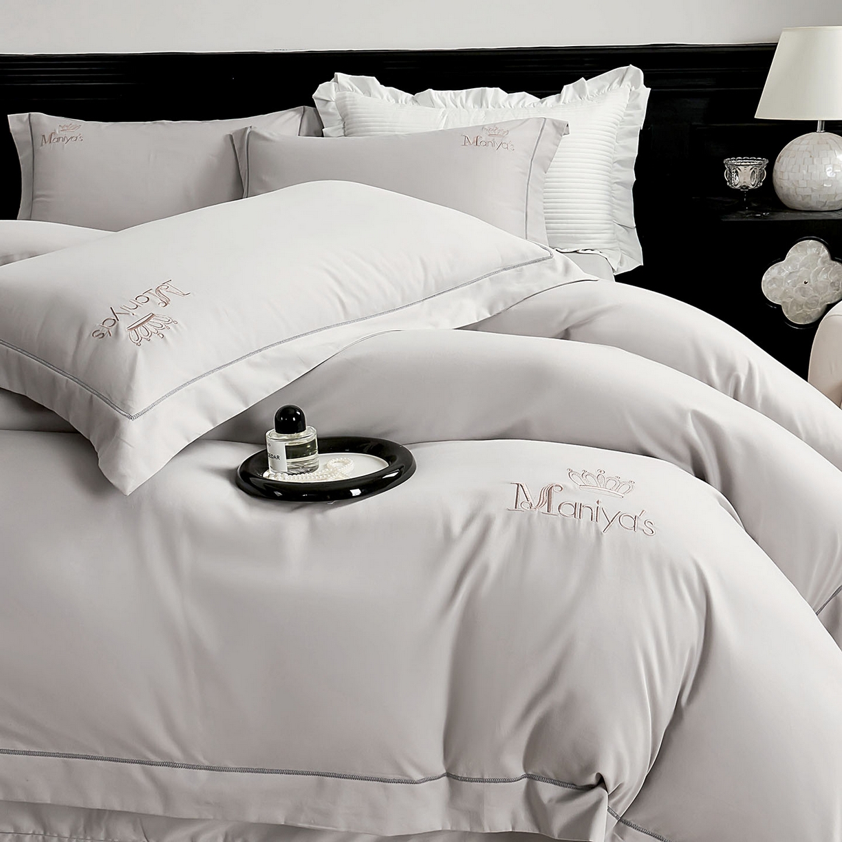 91家纺网 家纺一手货源 找家纺 U品汇 2025新品60S双股120支长绒棉加厚全棉纯棉磨毛刺绣花四件套超细磨毛宽边款礼盒装 希语-高级灰