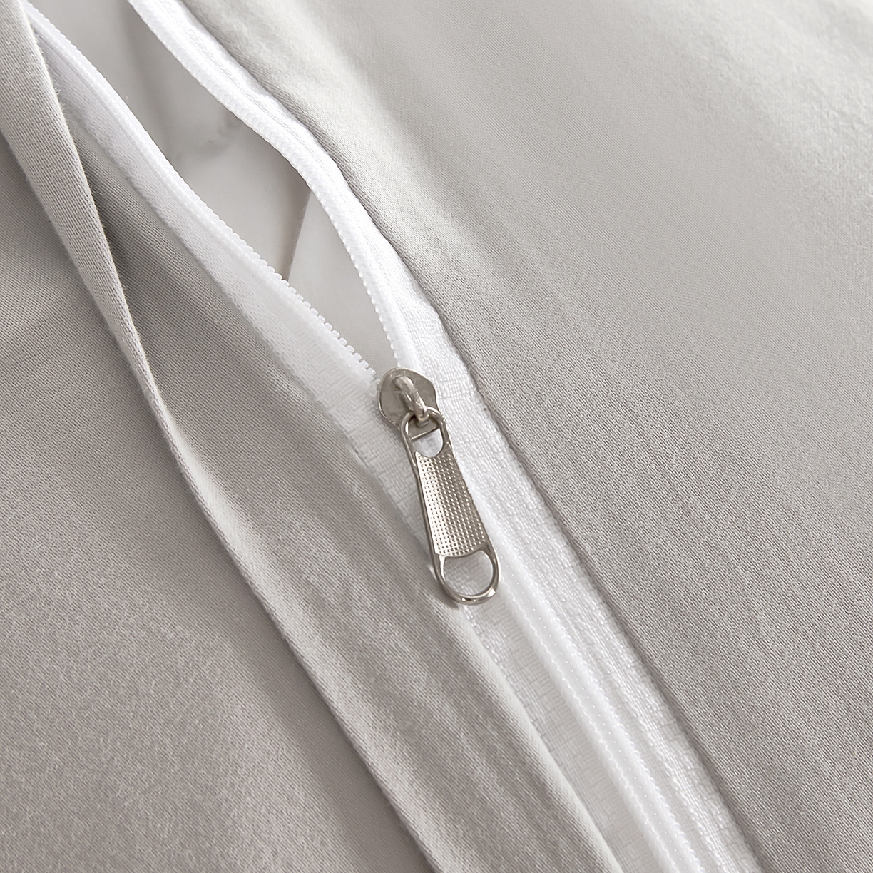 91家纺网 家纺一手货源 找家纺 U品汇 2025新品60S双股120支长绒棉加厚全棉纯棉磨毛刺绣花四件套超细磨毛宽边款礼盒装 希语-高级灰