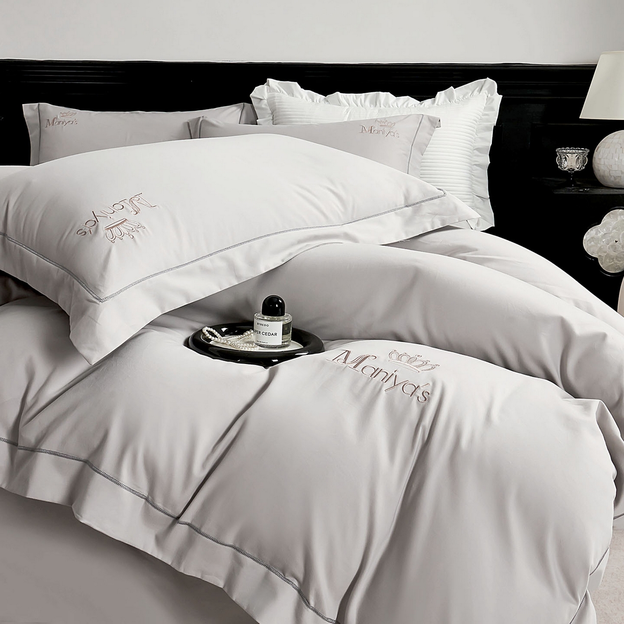 91家纺网 家纺一手货源 找家纺 U品汇 2025新品60S双股120支长绒棉加厚全棉纯棉磨毛刺绣花四件套超细磨毛宽边款礼盒装 希语-高级灰