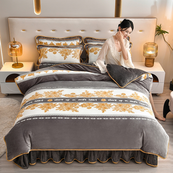 91家纺网 家纺一手货源 找家纺 亿品2025直播爆款9.5斤牛奶绒四件套加厚保暖床裙四件套 流金岁月[灰】