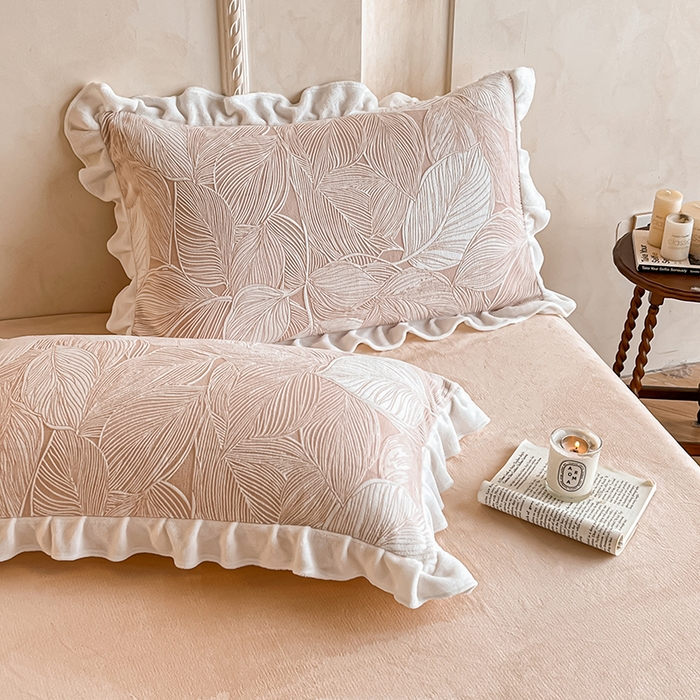 91家纺网 家纺一手货源 找家纺 澳梵家居 2025新款雕花牛奶绒韩版四件套-竹影柔柔 绿色叶影