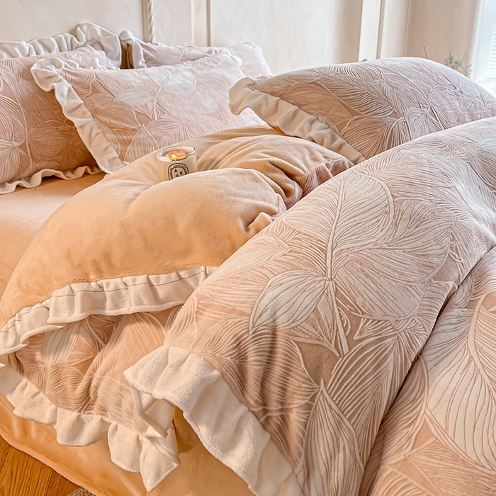 91家纺网 家纺一手货源 找家纺 澳梵家居 2025新款雕花牛奶绒韩版四件套-竹影柔柔 绿色叶影