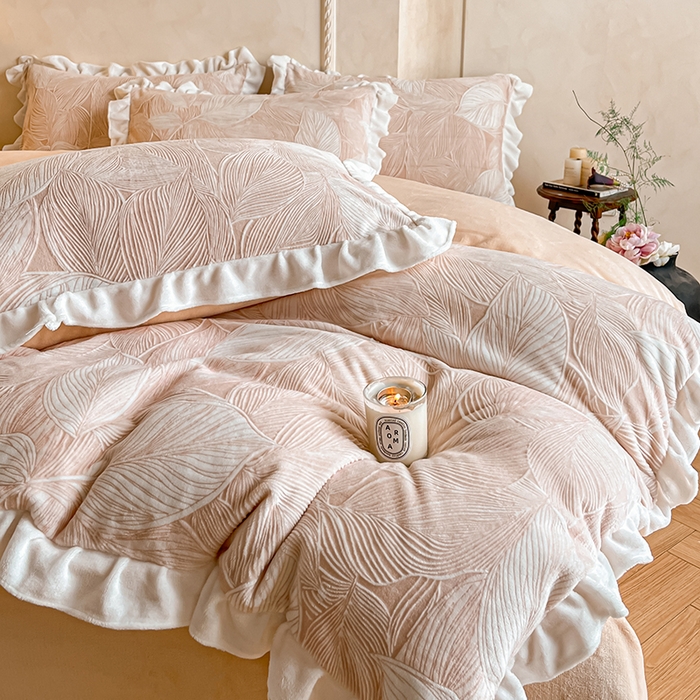 91家纺网 家纺一手货源 找家纺 澳梵家居 2025新款雕花牛奶绒韩版四件套-竹影柔柔 绿色叶影