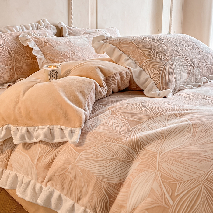 91家纺网 家纺一手货源 找家纺 澳梵家居 2025新款雕花牛奶绒韩版四件套-竹影柔柔 绿色叶影